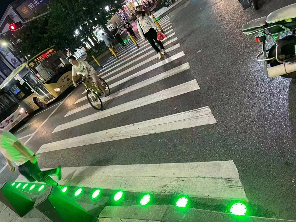 交通信號燈 路口地面紅綠燈帶